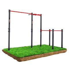 Stație de antrenament pentru exterior K-Sport, cu bară de tracțiuni și bare paralele pentru flotări, montată pe gazon, ideală pentru exerciții de calistenie.